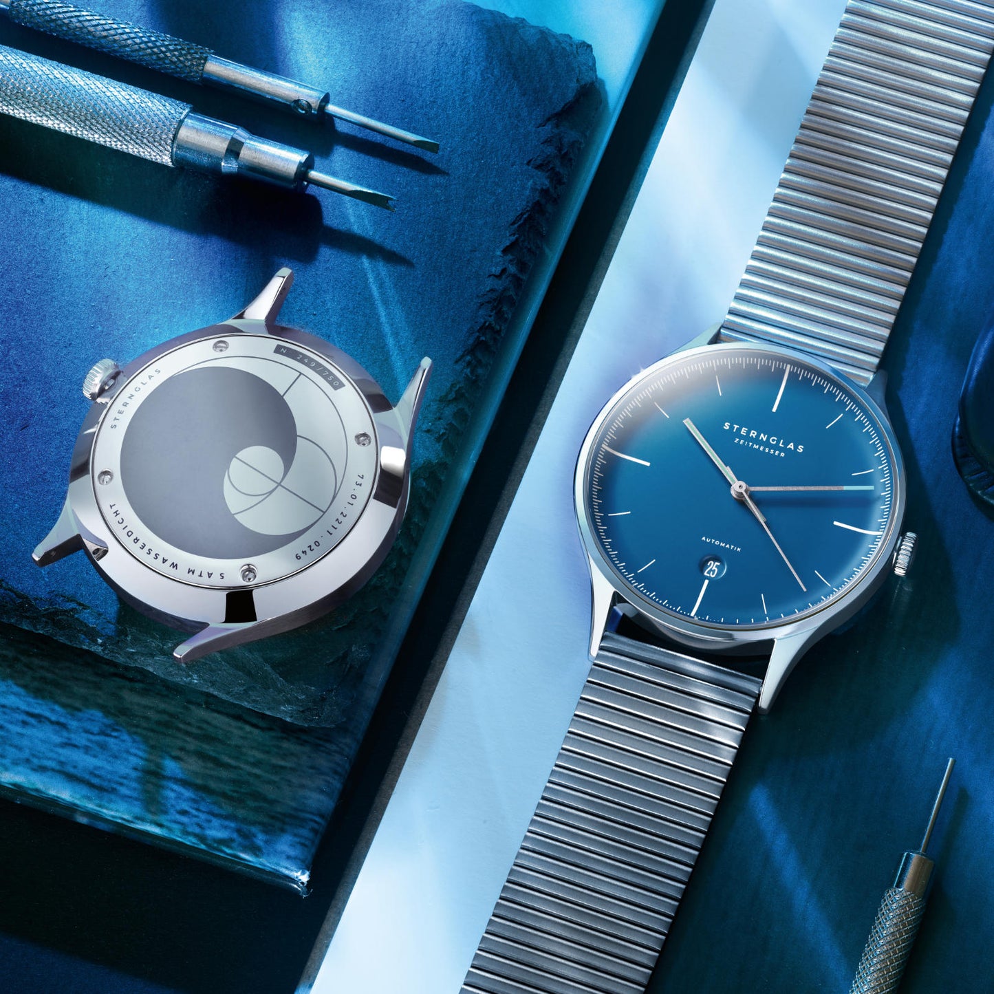 popup|5 ATM water-resistant|The carefully screwed case back seals your timepiece perfectly for everyday use.