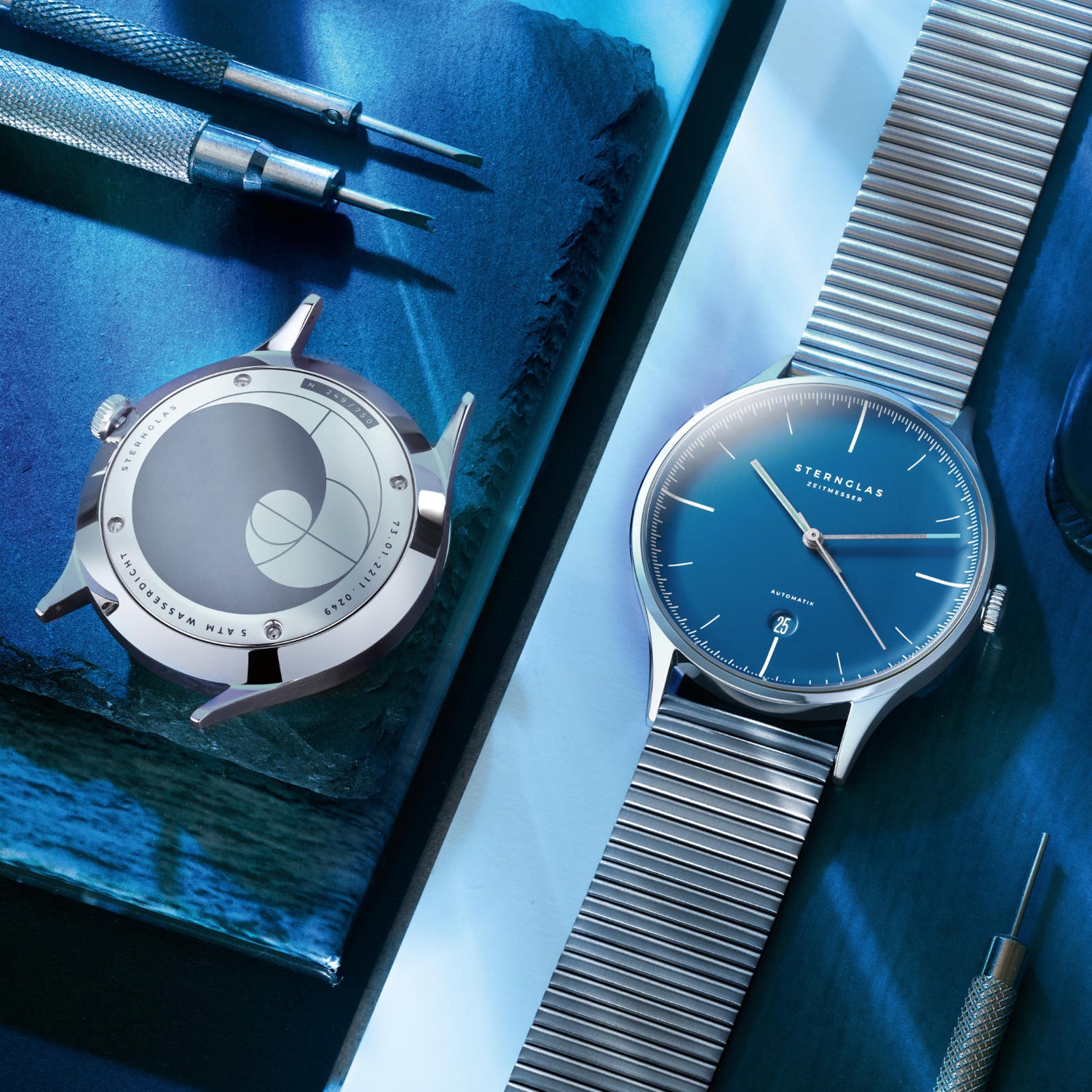 popup|5 ATM water-resistant|The carefully screwed case back seals your timepiece perfectly for everyday use.