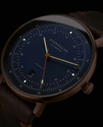 popup|Best readability. Even in the dark|The detailed dial design and the hands and indices with noctilucent Luminova underline the technical character of the Hamburg.