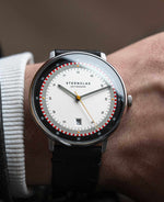 popup|Domed dial|The satined dial with fine curvature gives the model an elegant vintage character.