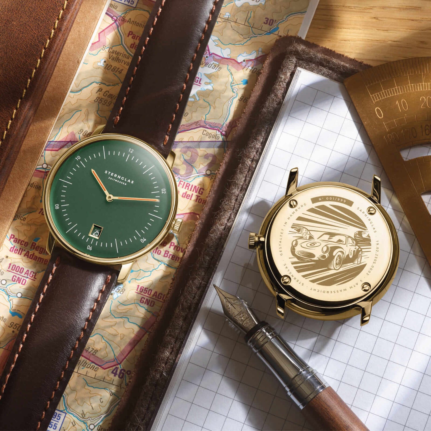 popup|High-quality edition engraving|The 4-fold screwed case back shows the noble edition engraving "Racing" with a vintage sports car and of course the limitation number, which makes each piece unique.