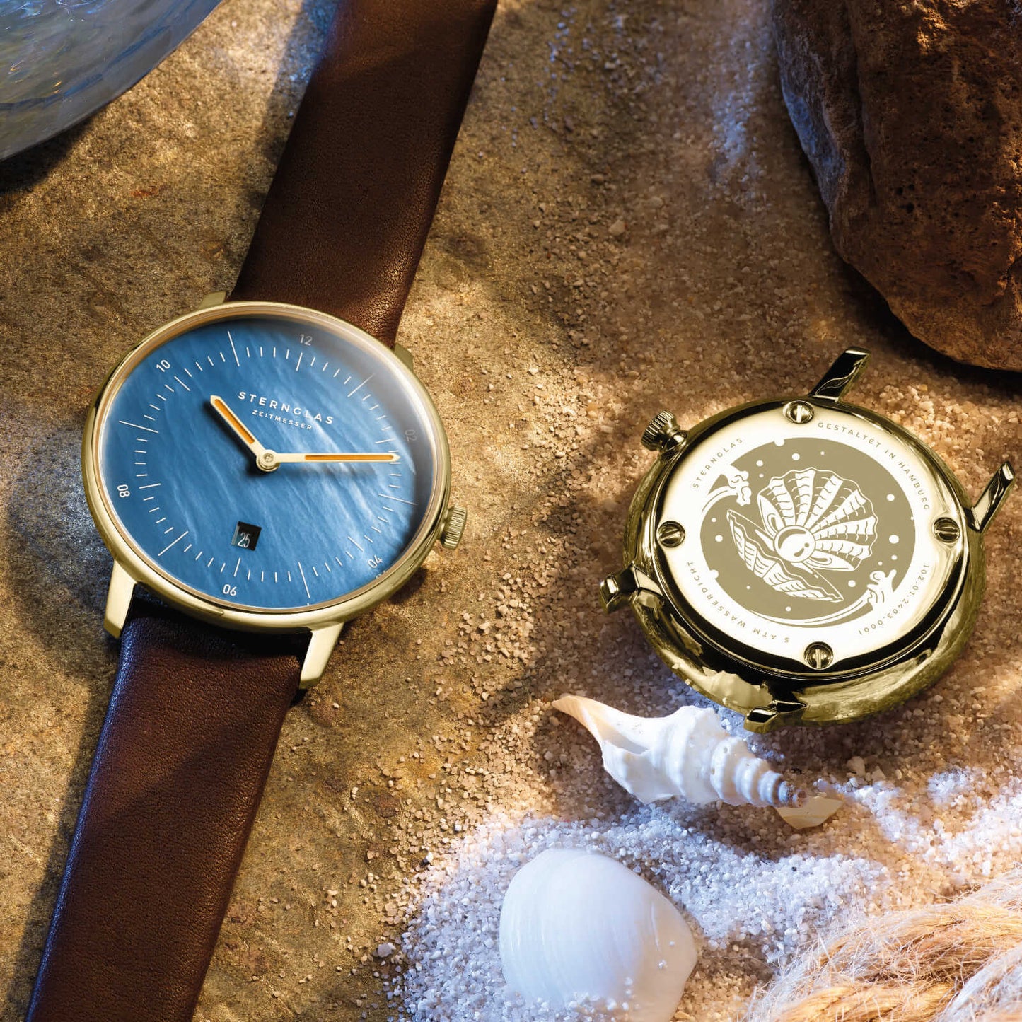 popup|Fine edition engraving|With the "mother-of-pearl" edition engraving on the back of the case, you are wearing a unique piece of jewellery on your wrist.