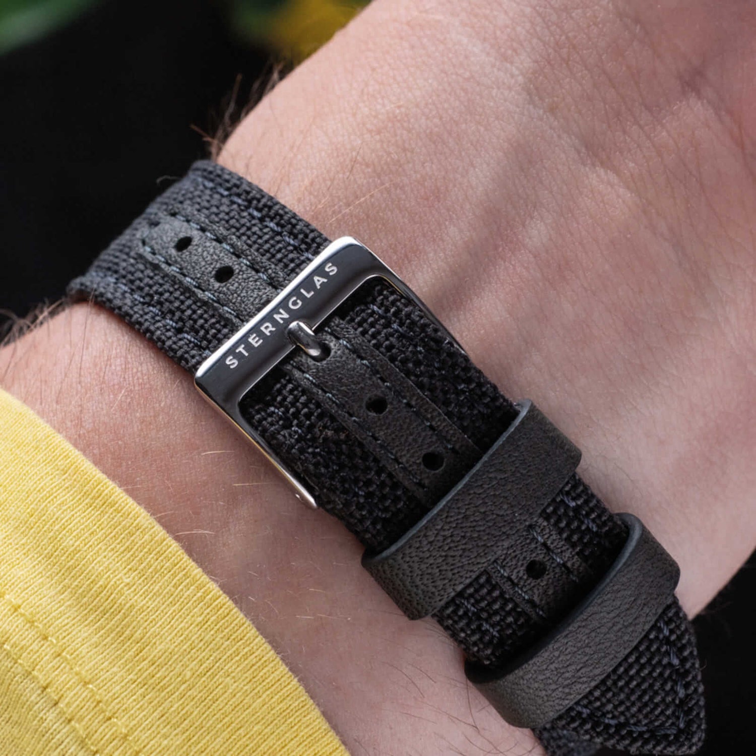 popup|Vegan nylon strap made of Cordura| The sweat and dirt resistant nylon strap in stone grey is perfect for hot summer days.