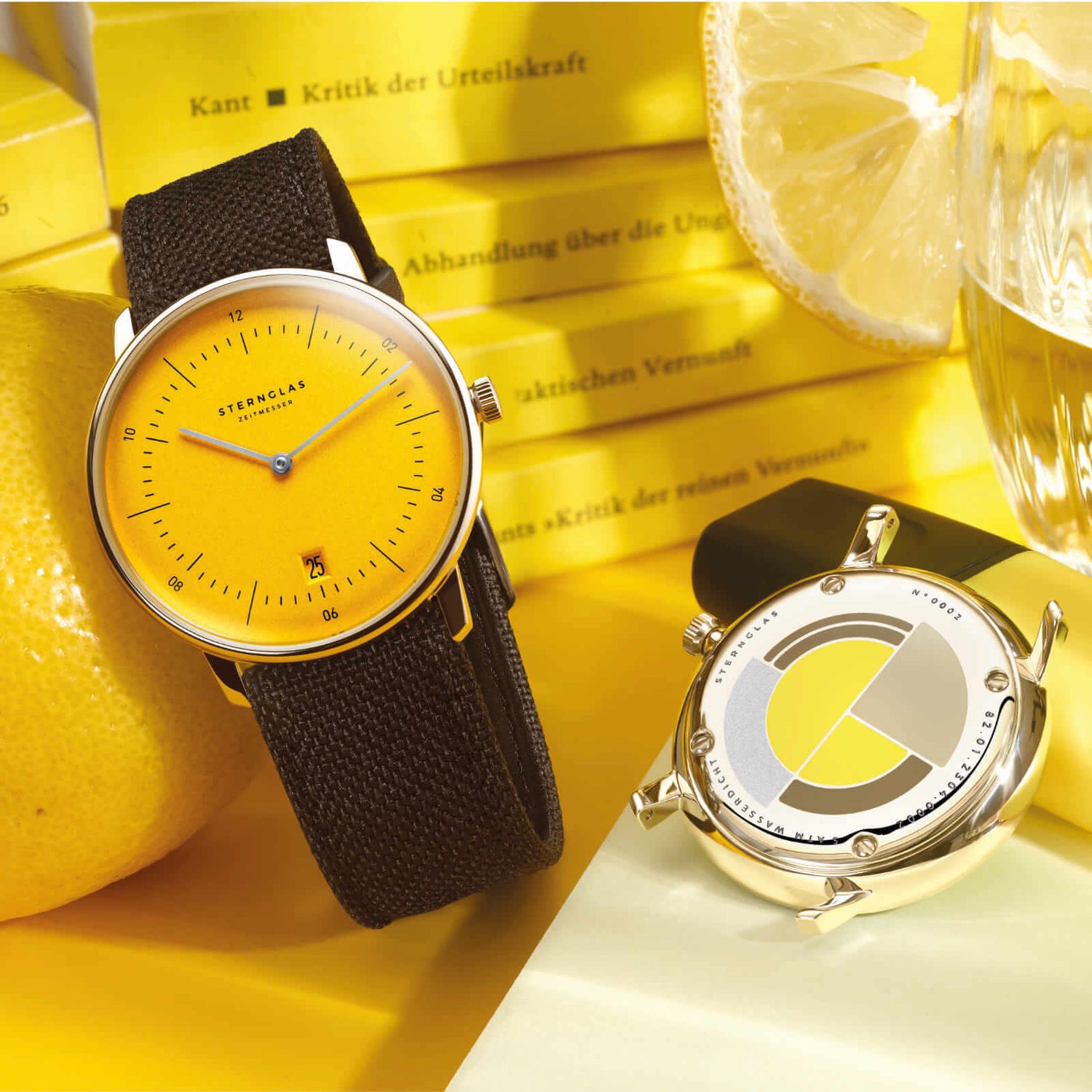 popup|Colour-backed edition engraving with consecutive numbering|The numbering on the back of the case gives each piece an individual touch. The certificate of authenticity additionally confirms the uniqueness of each Edition Yellow.