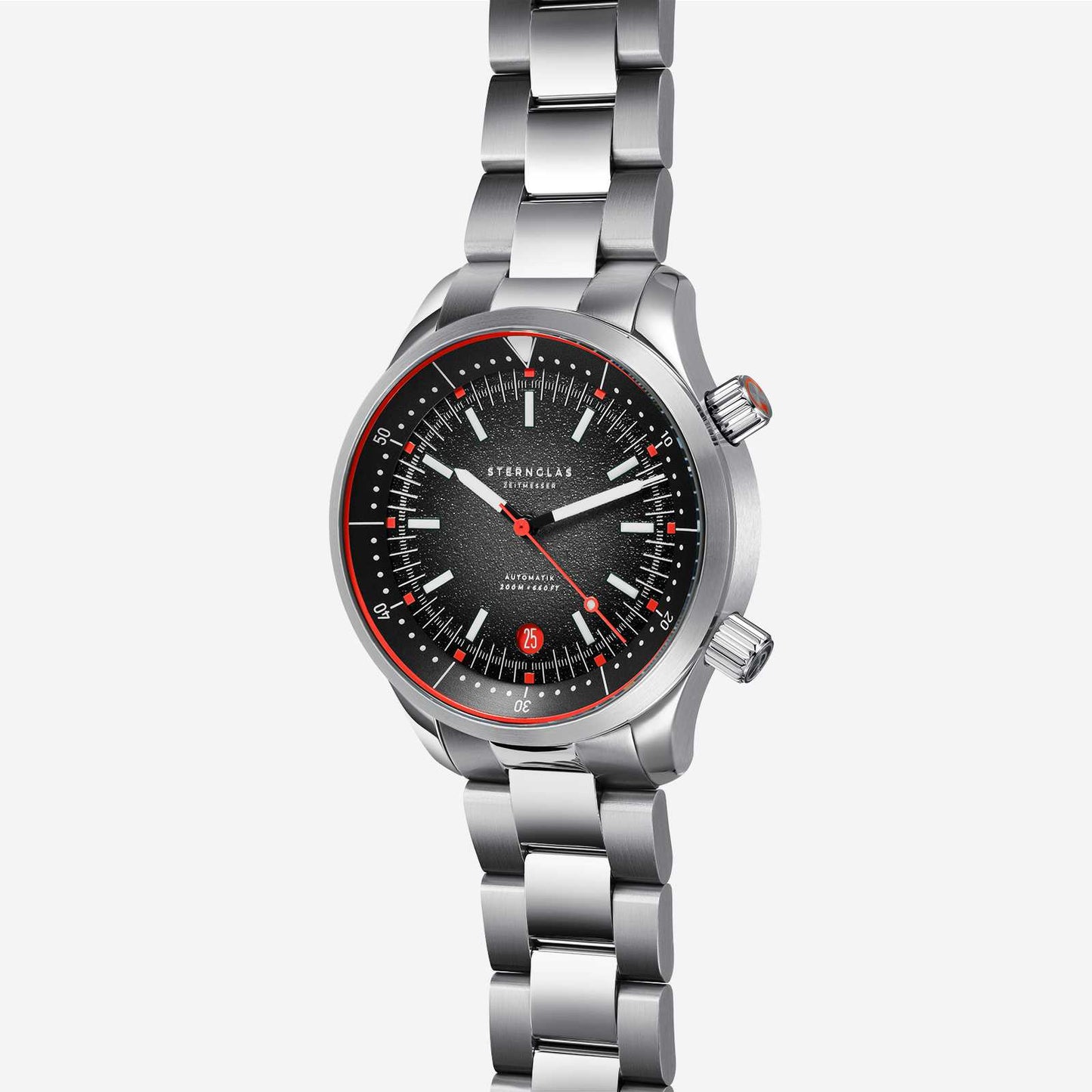 popup|First STERNGLAS watch with integrated metal bracelet|Metal bracelet can be shortened without tools using a detachable pin system.