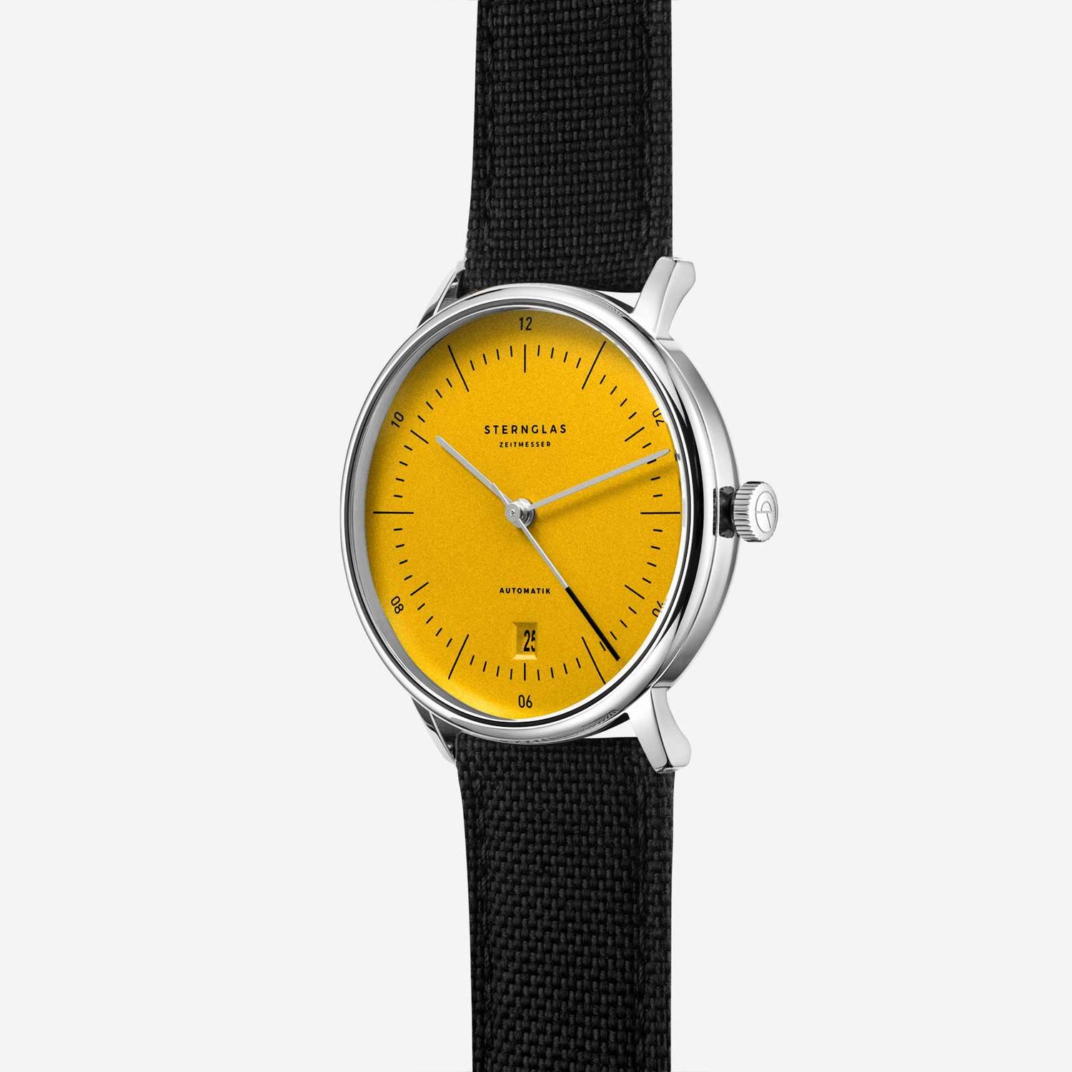 popup|Japanese automatic movement|The 8215 movement from the Japanese manufacturer Miyota is considered to be particularly low-maintenance and durable. Thanks to a beat frequency of 3 hertz, the second hand runs wonderfully smoothly.