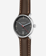 popup|Larger crown|The design of the crown has been revised to make it easier to wind the movement and set the time.