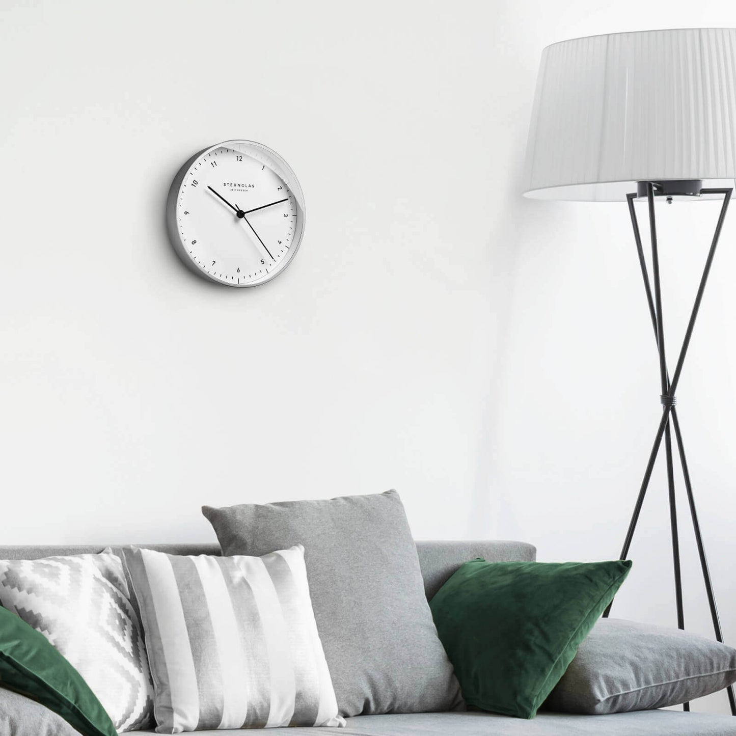 Clock Zirkel white