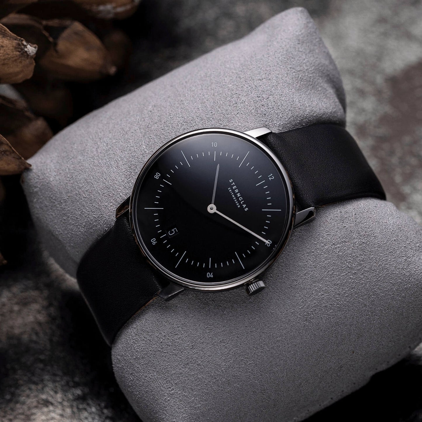 Naos piano black