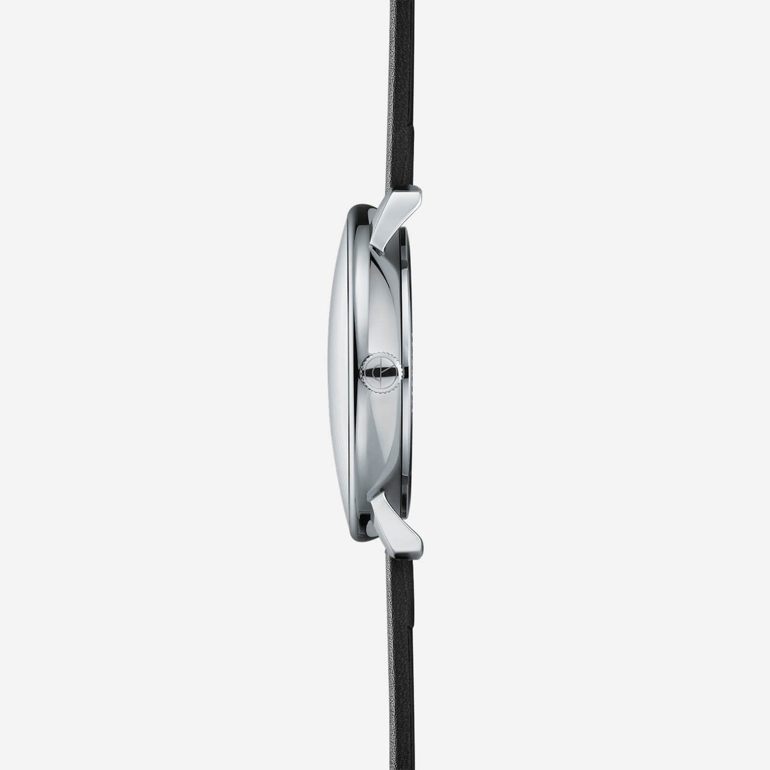 popup|Fits under every shirt sleeve|The particularly flat case construction makes the Naos Quartz the perfect dress watch for everyday wear.