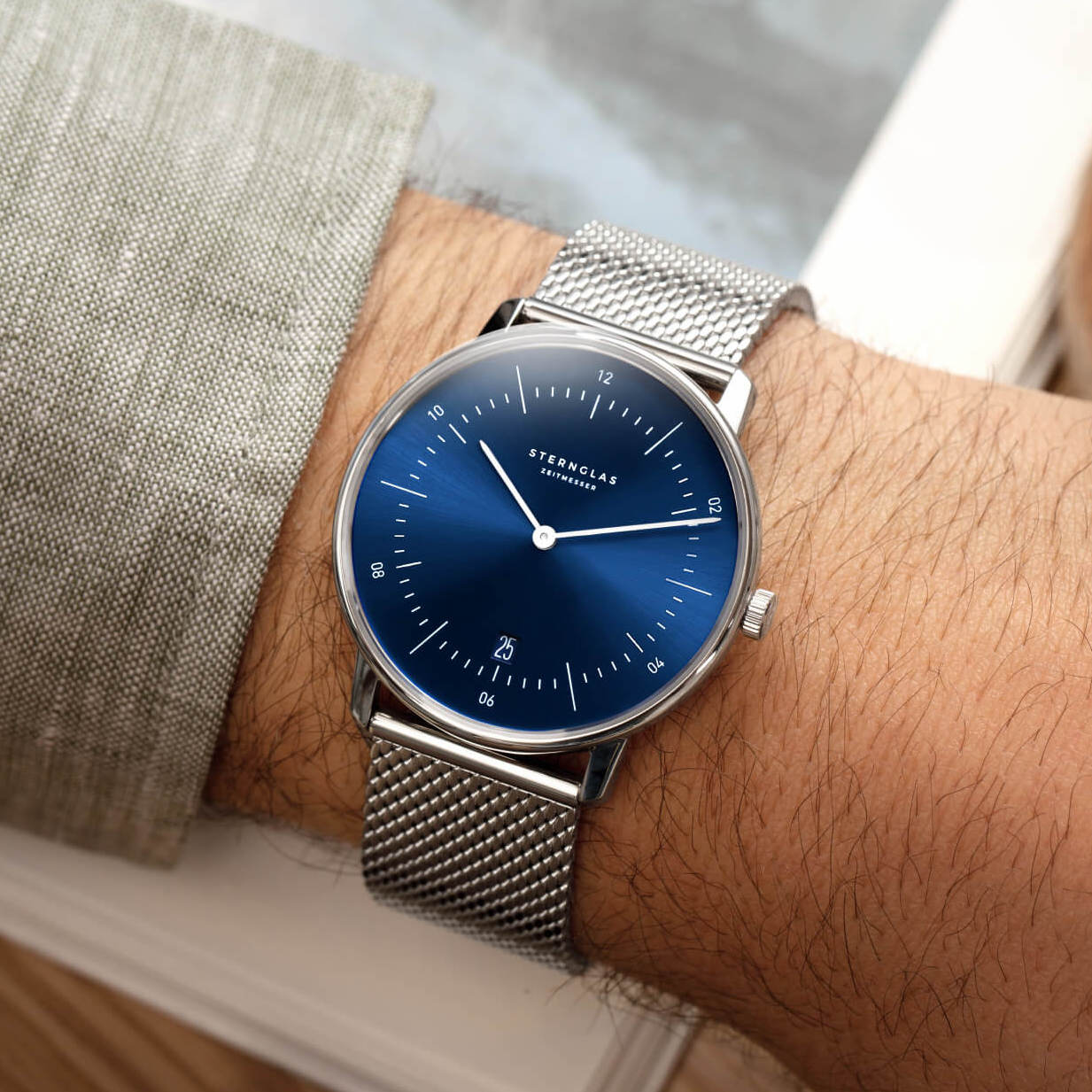 popup|Ronda quartz movement|The premium movement from Swiss traditional manufacturer Ronda ensures precision and durability.