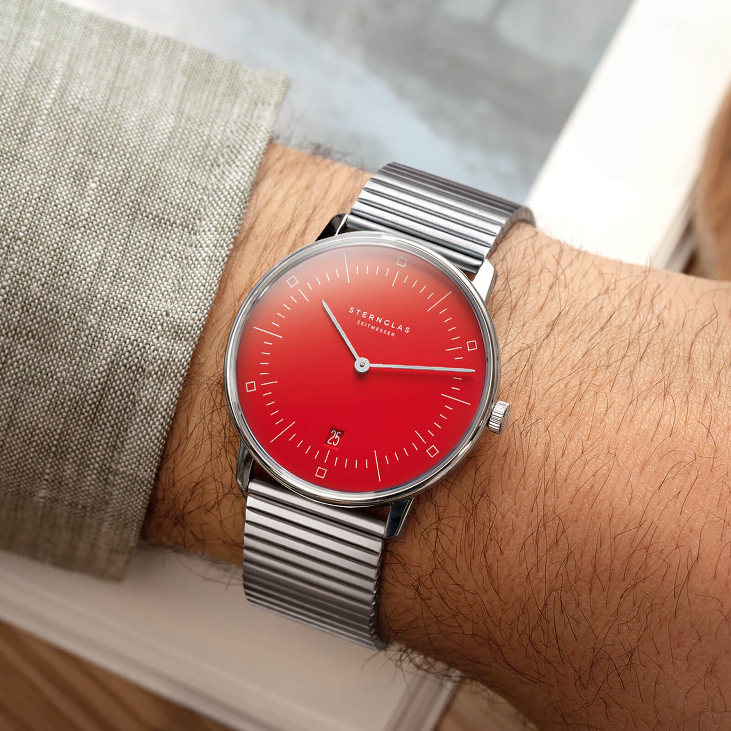 popup|Ronda quartz movement|The premium Swiss watch movement from the traditional manufacturer Ronda ensures precision and durability.