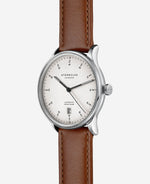 popup|Curved dial|The silvery satin-finished dial with fine curvature gives the model a noble vintage character.