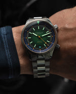 popup|First STERNGLAS watch with integrated metal bracelet|Metal bracelet can be shortened without tools using a detachable pin system.