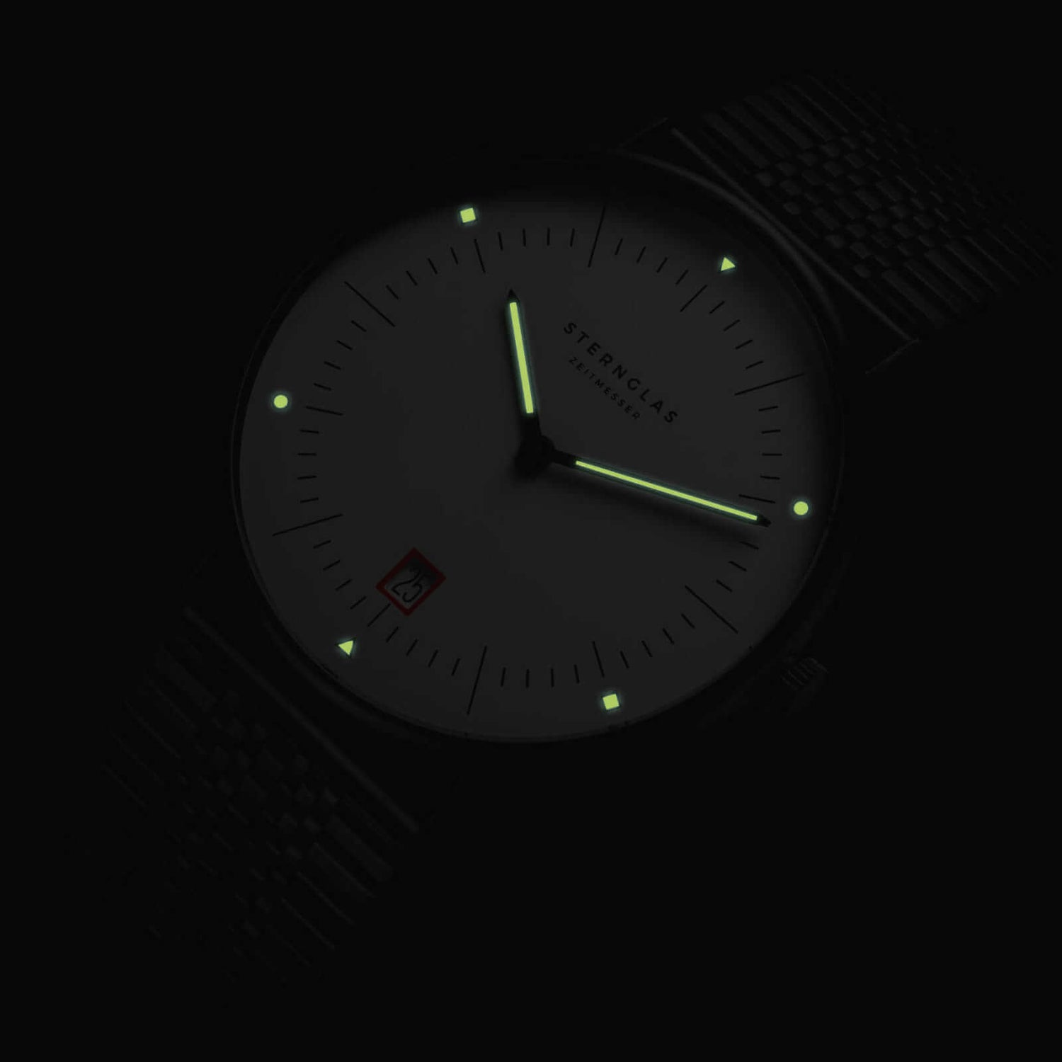 popup|Luminescent Luminova|Best readability thanks to Luminova on the dial and on the hands.