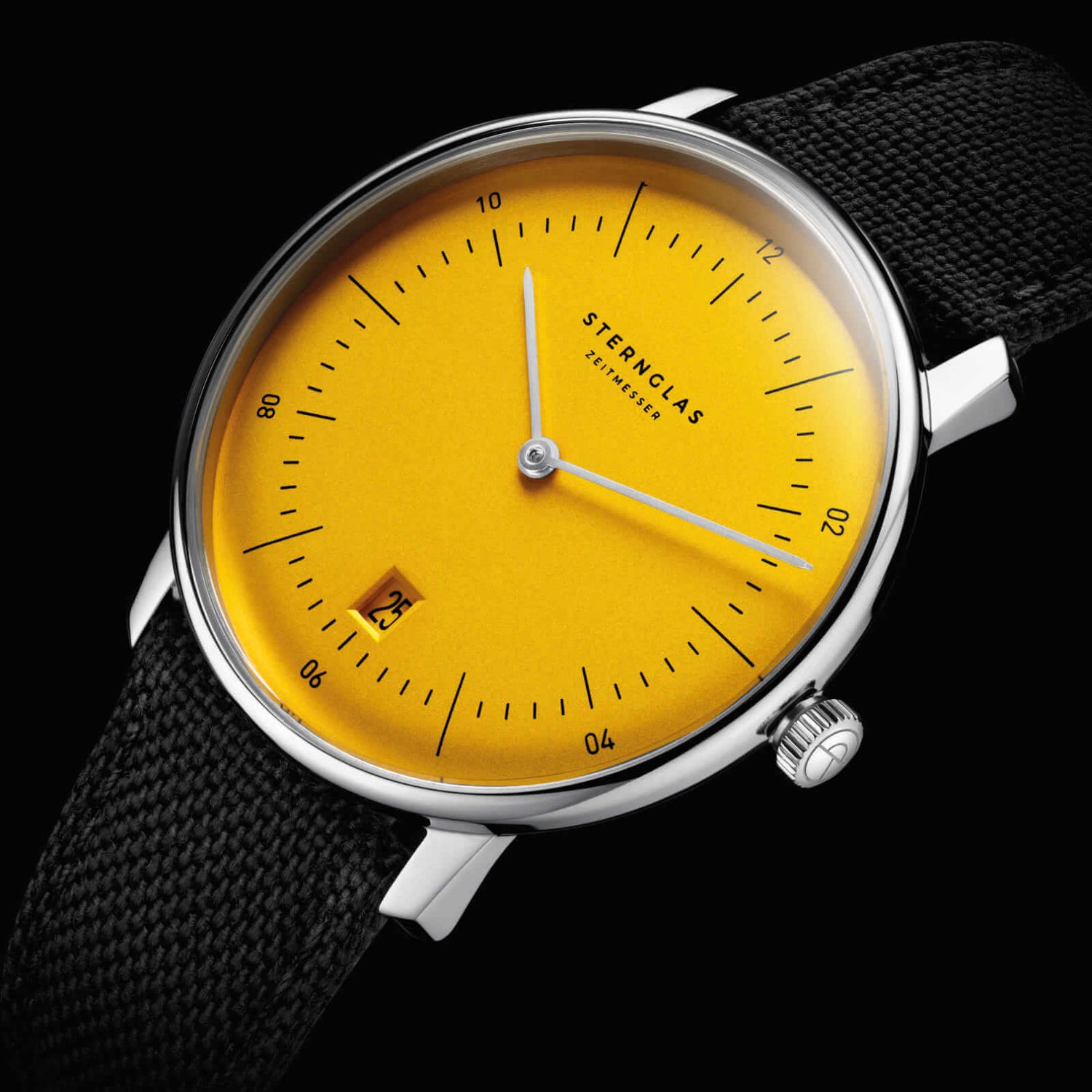 popup|Yellow, domed dial|Grey hands and a framed date together with the satin-finish dial round off the reduced overall appearance