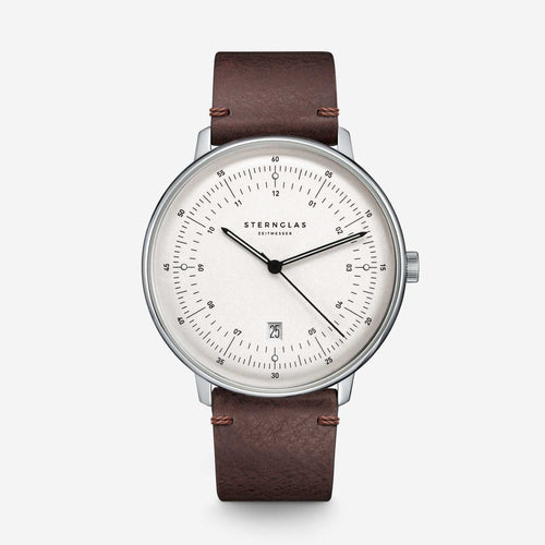popup|Curved dial|The silvery satin-finished dial with fine curvature gives the model a noble vintage character.