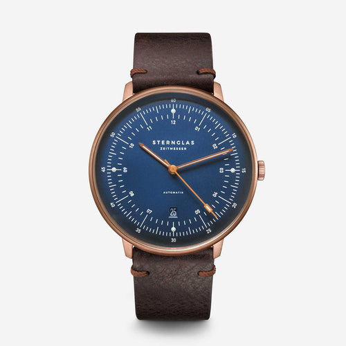 popup|Maritime dial with Luminova|The dark blue satin-finished dial with fine curvature gives the model a noble vintage character.