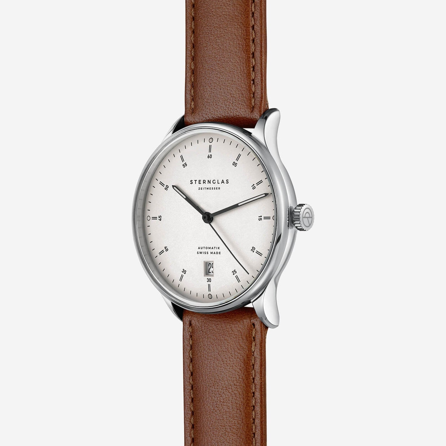 popup|Curved dial|The silvery satin-finished dial with fine curvature gives the model a noble vintage character.