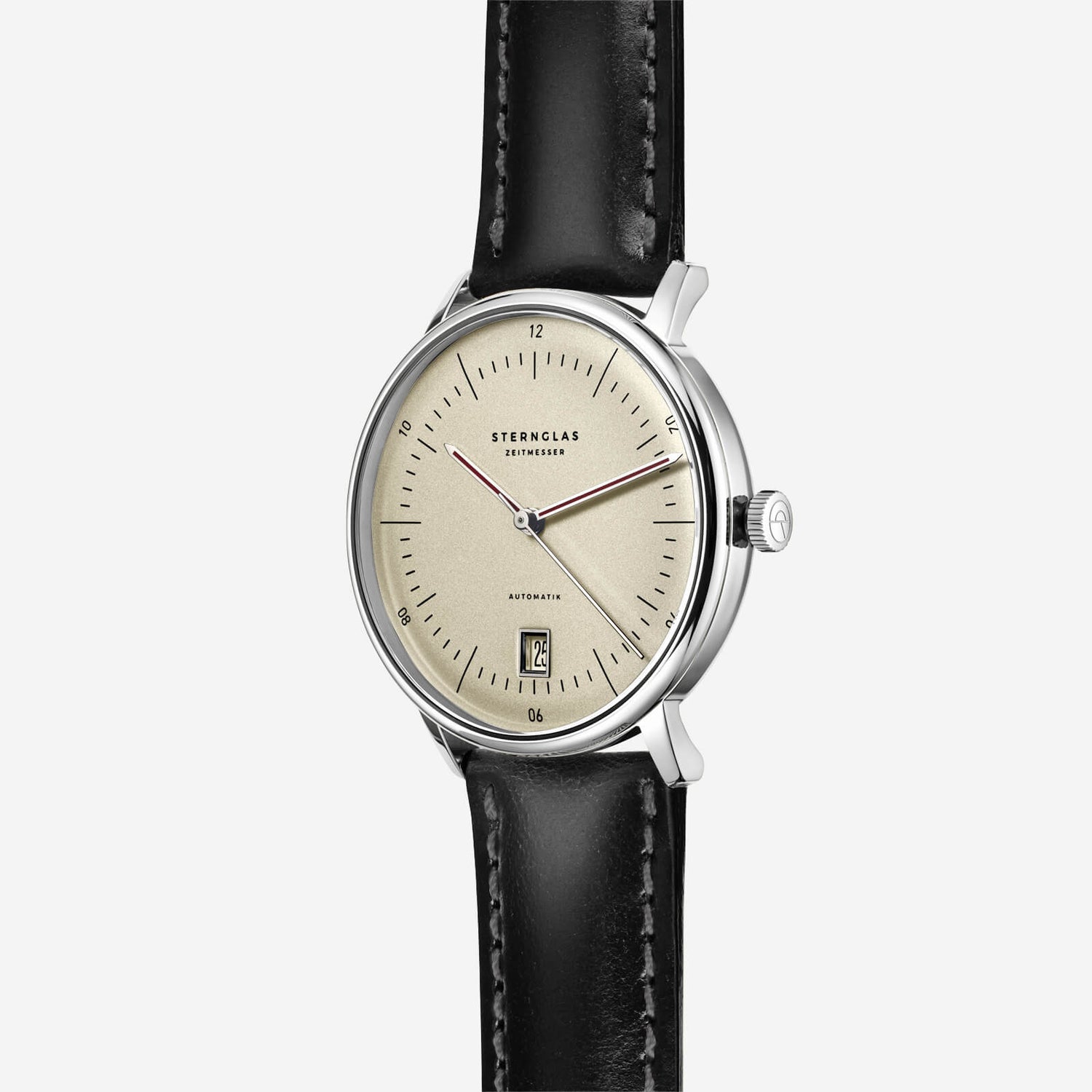 popup|Classical Bauhaus design|Inspired by the Bauhaus movement of the 1920s, the dial is reduced and kept clear. Further highlights are the silver-coloured date frame and the red accents of the hands, as well as the satin-finished dial in "alabaster".